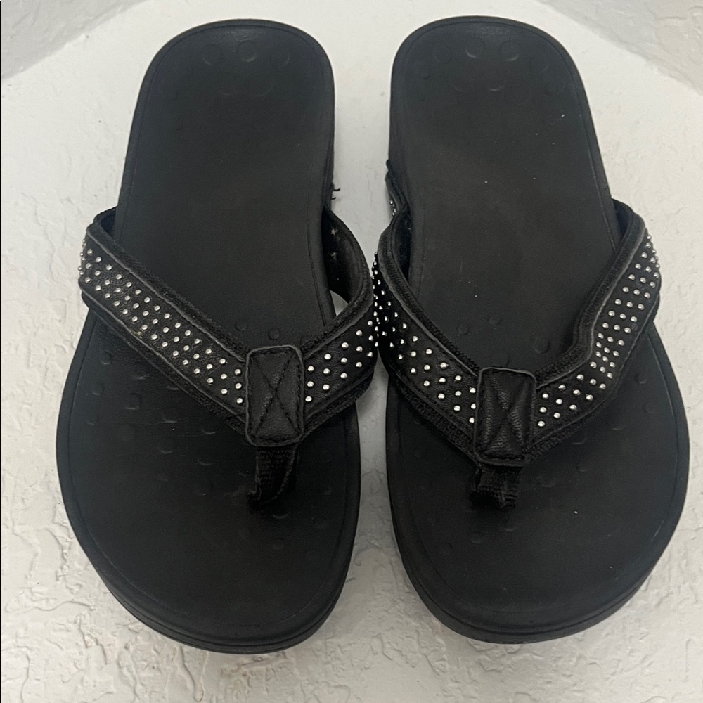Vionic Pacific Kehoe Black Leather Sandals with Silver Accents